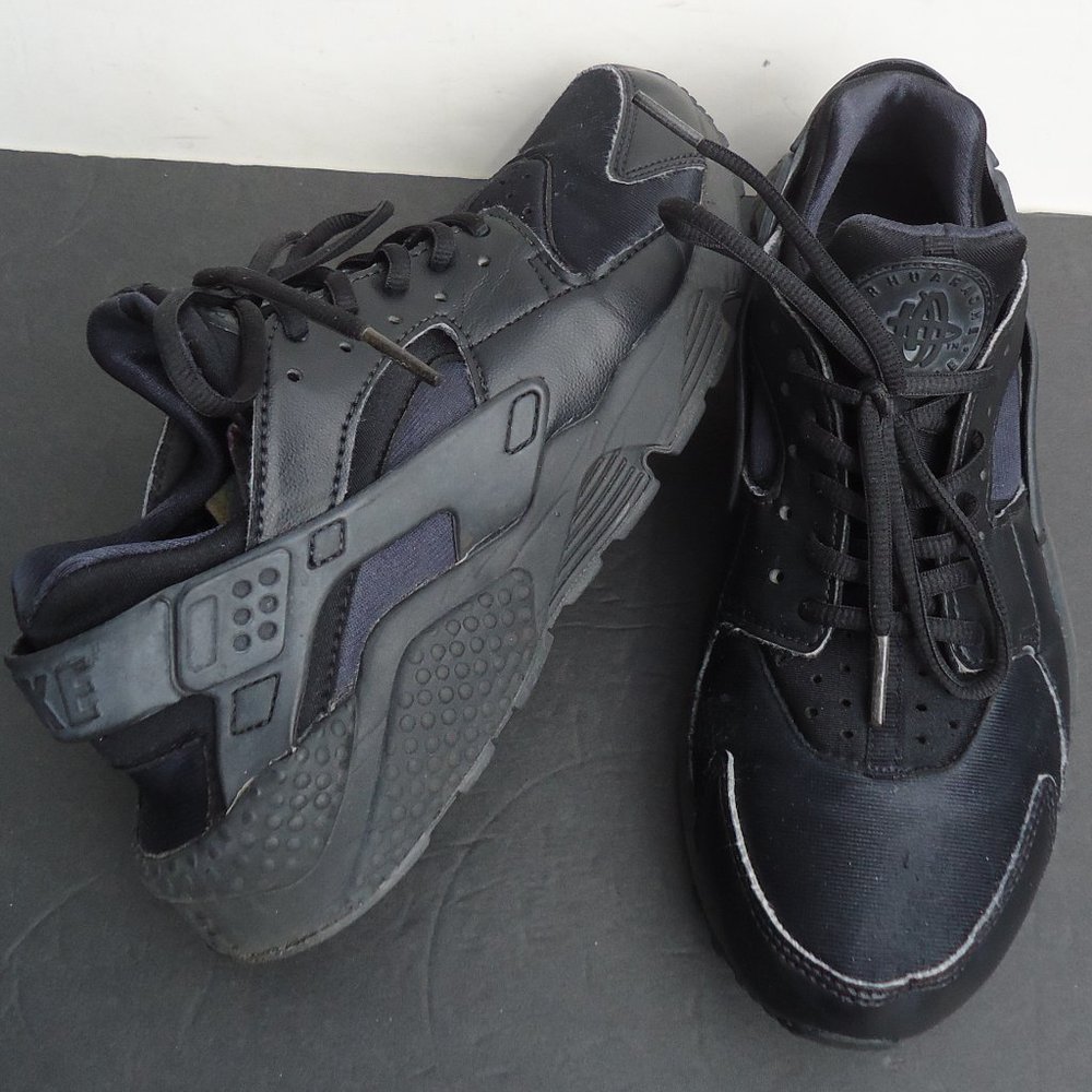 SIZE 8.5. NIKE Air Huarache run running sneakers shoes.